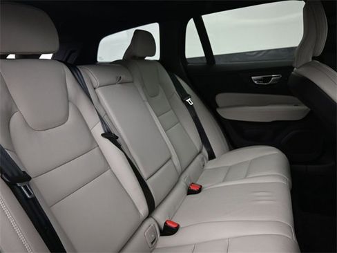 Used 2024 Volvo V60 B5 Cross Country Ultimate image 34