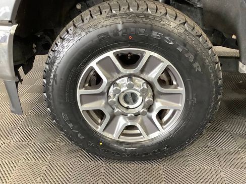 Used 2025 Ford F250 Lariat w/ FX4 Off-Road Package AWD/4WD image 3