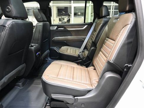 New 2026 GMC Acadia Denali Ultimate w/ LPO, Floor Liner Package image 11