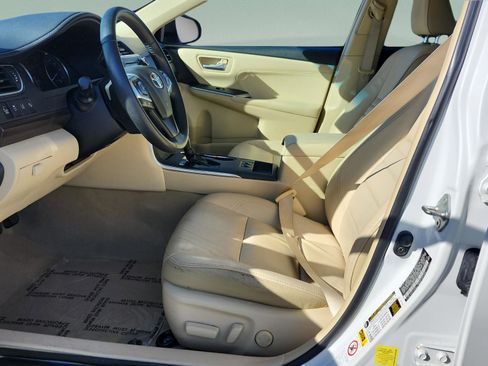 Used 2015 Toyota Camry XLE image 9