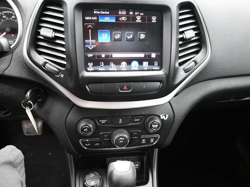 Used 2014 Jeep Cherokee Latitude AWD/4WD image 26