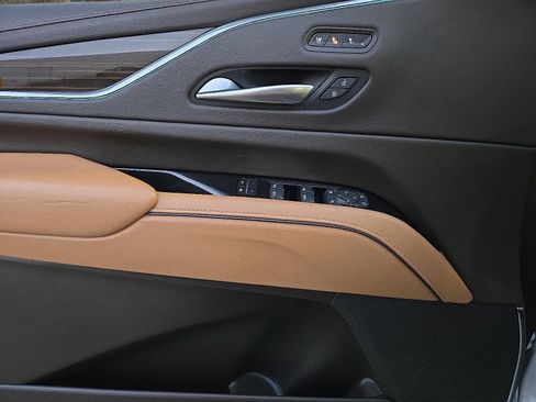 Used 2023 Cadillac Escalade Premium Luxury image 13