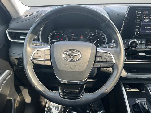 Used 2021 Toyota Highlander XLE image 10