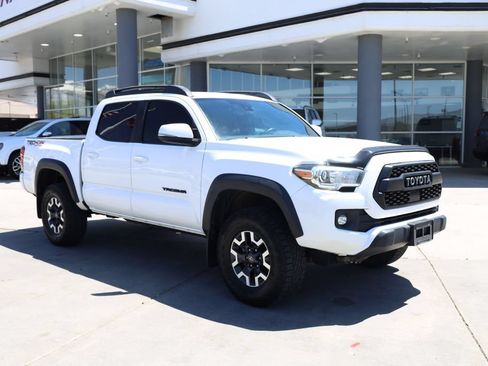 Used 2018 Toyota Tacoma TRD Off-Road w/ TRD Premium Off Road Package AWD/4WD image 8