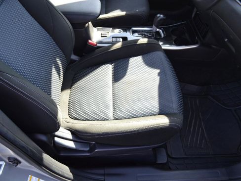 Used 2018 Mitsubishi Outlander SE image 34