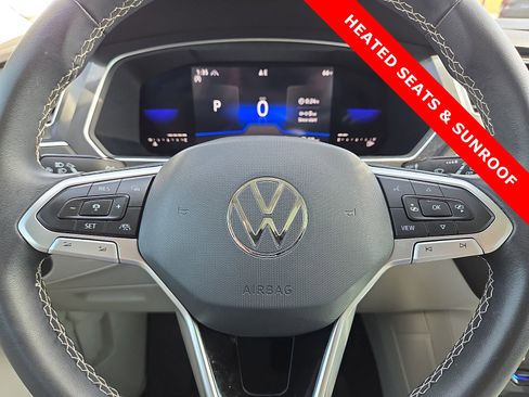 Used 2022 Volkswagen Tiguan SE image 24