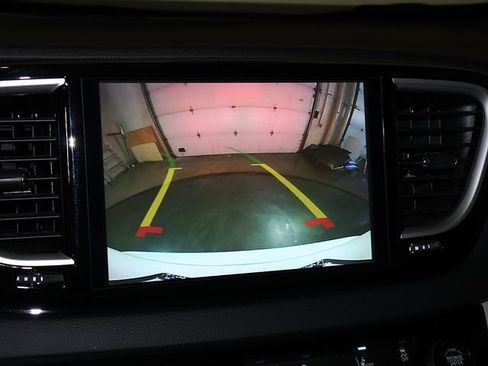 Used 2024 Chrysler Pacifica Touring-L FWD image 19