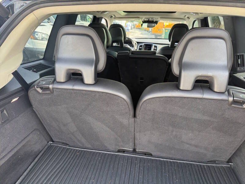 Used 2020 Volvo XC90 T5 Momentum AWD/4WD image 16
