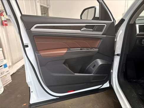Used 2023 Volkswagen Atlas SE w/ Black Wheel Package FWD image 23