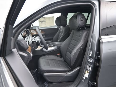 New 2026 Mercedes-Benz GLS 580 4MATIC image 17