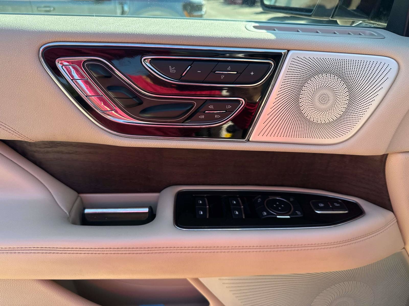 Used 2019 Lincoln Navigator Reserve AWD/4WD image 19