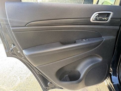 Used 2020 Jeep Grand Cherokee Altitude image 26
