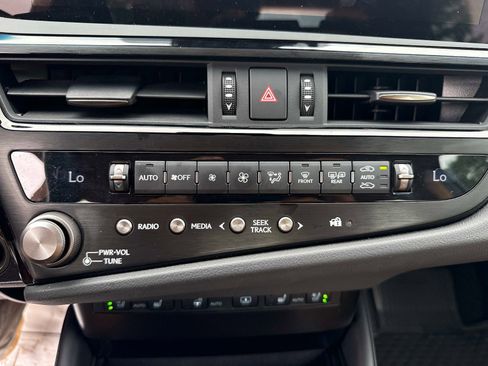 Used 2025 Lexus ES 350 w/ Premium Package FWD image 22