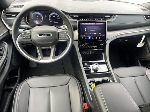 New 2025 Jeep Grand Cherokee Limited image 18