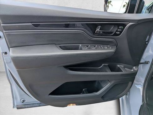 Used 2025 Honda Odyssey Elite image 11