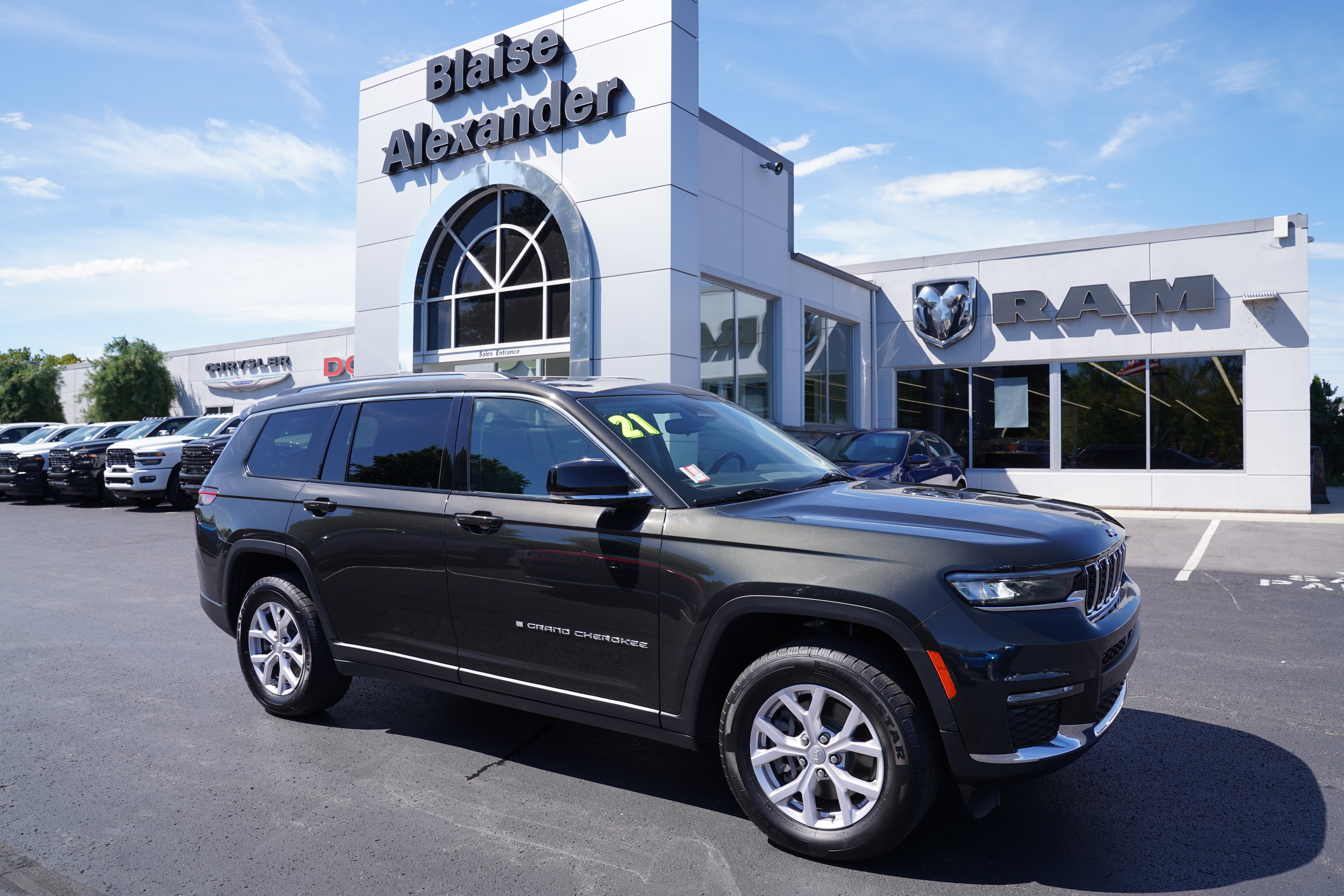 Used 2021 Jeep Grand Cherokee L Limited AWD/4WD image 1