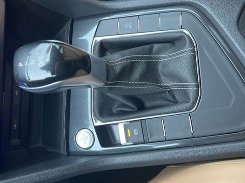 Used 2024 Volkswagen Tiguan SE image 41