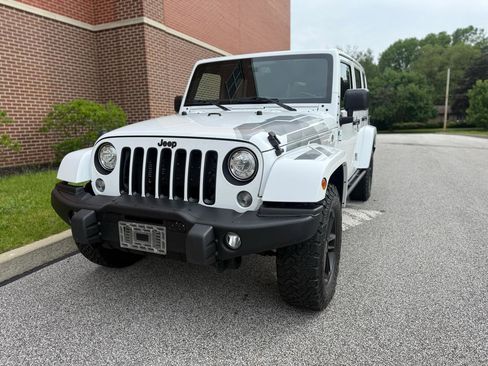 Used 2017 Jeep Wrangler Unlimited Sahara AWD/4WD image 3