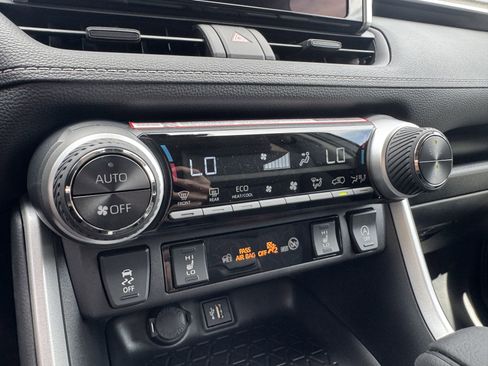 New 2025 Toyota RAV4 XLE image 28