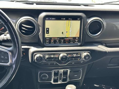 Used 2022 Jeep Wrangler Unlimited Sahara w/ Cold Weather Group AWD/4WD image 19