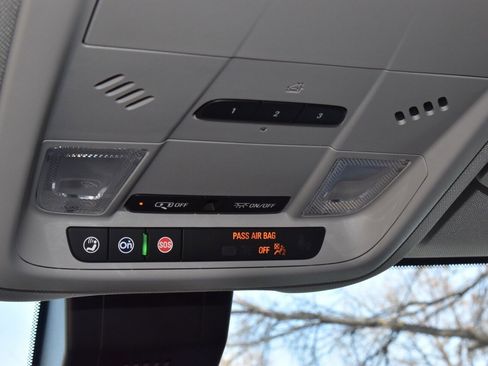 Used 2022 GMC Terrain SLT w/ Infotainment Package II image 31