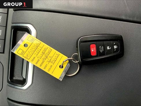 Used 2021 Toyota Highlander XLE AWD/4WD image 15