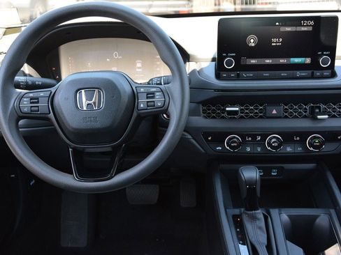 Used 2025 Honda Accord SE image 9
