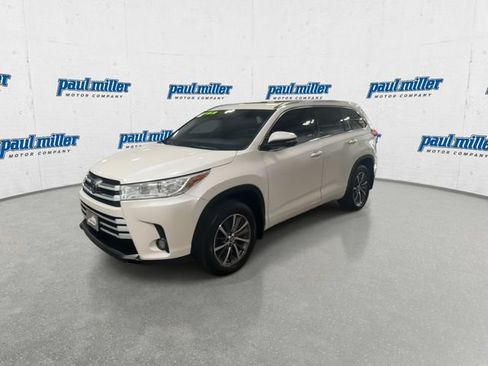 Used 2017 Toyota Highlander XLE AWD/4WD image 5