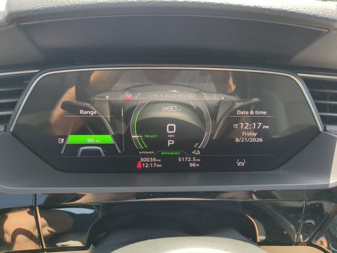 Used 2024 Audi Q8 e-tron Premium Plus w/ Premium Plus Package AWD/4WD image 32
