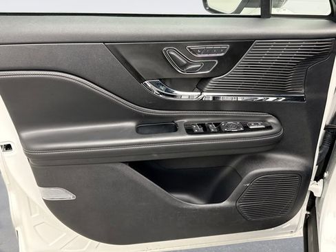 Used 2022 Lincoln Corsair Reserve w/ Elements Package image 9