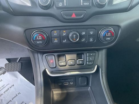 Used 2021 GMC Terrain SLT FWD image 25