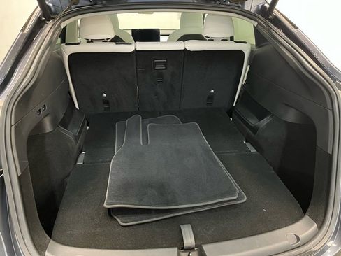 Used 2022 Tesla Model Y Long Range image 17