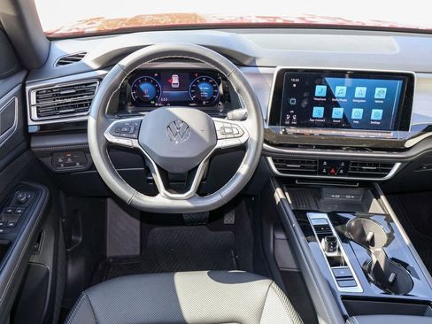 Certified 2025 Volkswagen Atlas Cross Sport SE w/ Panoramic Sunroof Package image 18