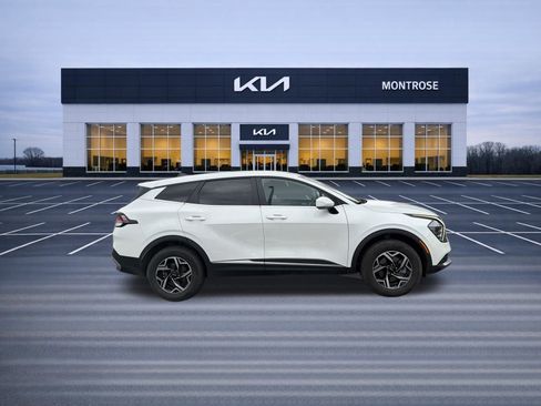 Used 2025 Kia Sportage LX image 4