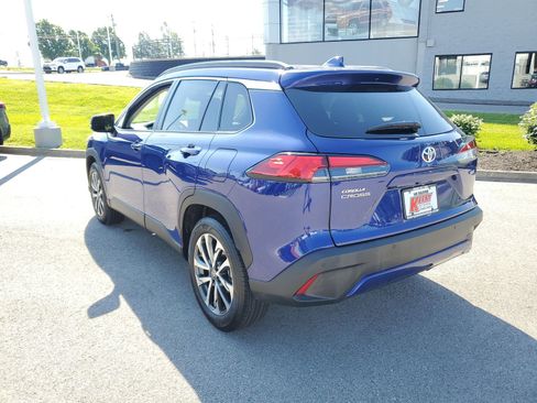 Certified 2023 Toyota Corolla Cross XLE w/ Convenience Package FWD image 3