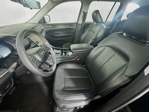 Used 2023 Jeep Grand Cherokee Limited w/ Luxury Tech Group II RWD image 13