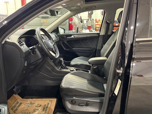 Used 2022 Volkswagen Tiguan SE image 12