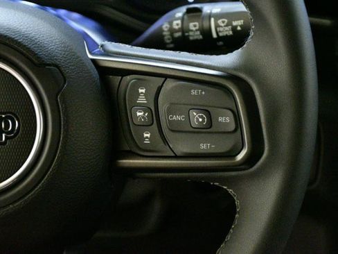 Used 2025 Jeep Wrangler Sport S image 32