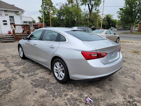 Used 2017 Chevrolet Malibu LT w/ Driver Confidence Package image 5