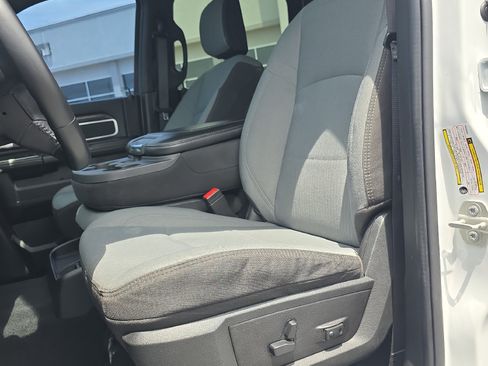 Used 2024 RAM 3500 Big Horn AWD/4WD image 23