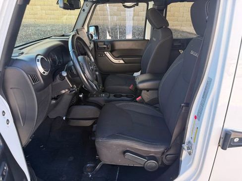 Used 2017 Jeep Wrangler Unlimited Sahara w/ Connectivity Group image 5