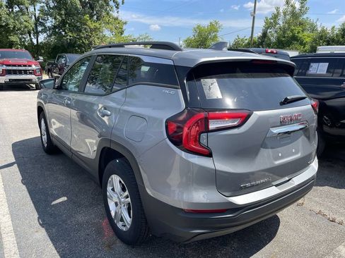 Used 2024 GMC Terrain SLE w/ Driver Convenience Package AWD/4WD image 11