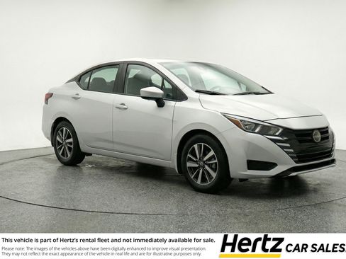 Used 2025 Nissan Versa SV image 1