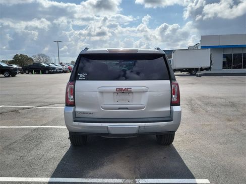 Used 2017 GMC Yukon SLE w/ SLE Value Package image 5