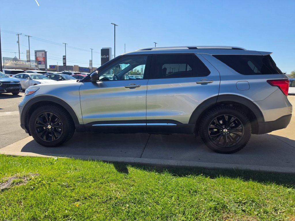 Used 2023 Ford Explorer Limited AWD/4WD image 8
