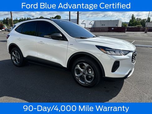 Used 2025 Ford Escape ST-Line w/ Cold Weather Package AWD/4WD image 10