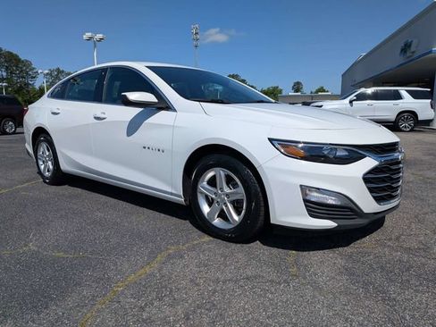 Used 2024 Chevrolet Malibu LS w/ Driver Confidence Package FWD image 1