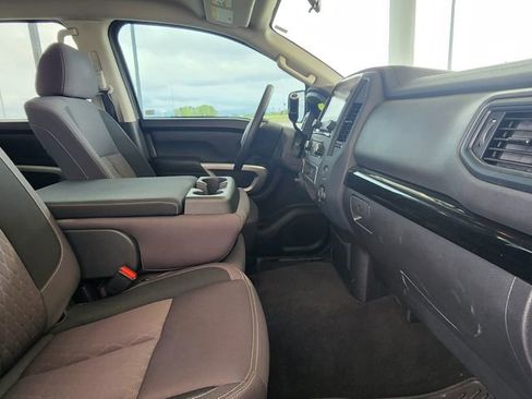 Used 2024 Nissan Titan SV AWD/4WD image 21