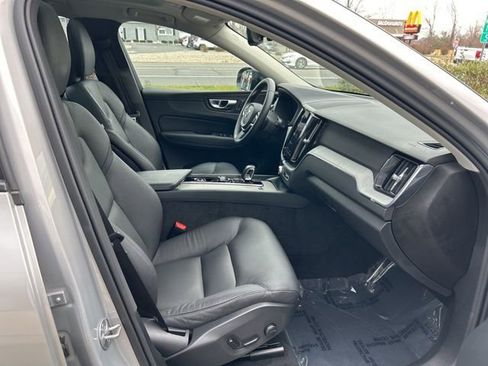 Certified 2025 Volvo XC60 B5 Plus AWD/4WD image 15