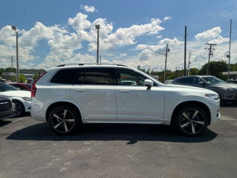 Used 2018 Volvo XC90 T5 Momentum w/ Convenience Package AWD/4WD image 4